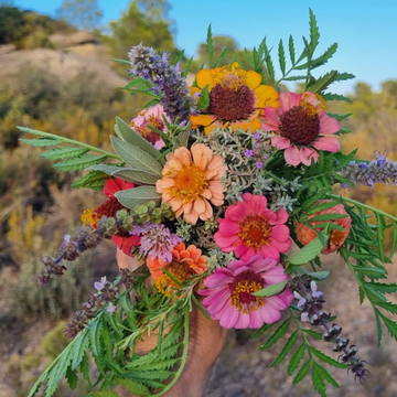 Ramo de flores y hierbas mini